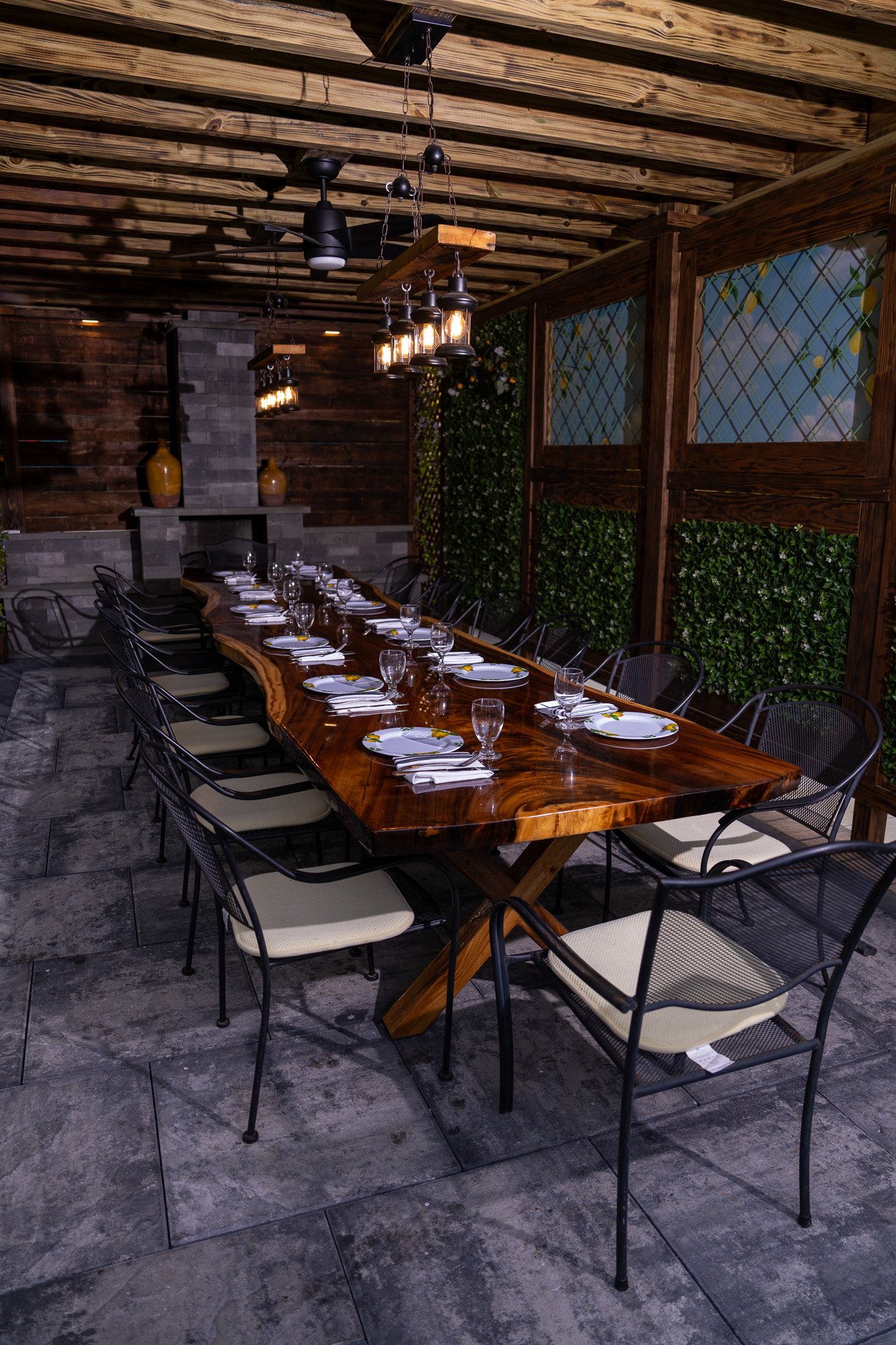 Dining and dishes at CENA 081
