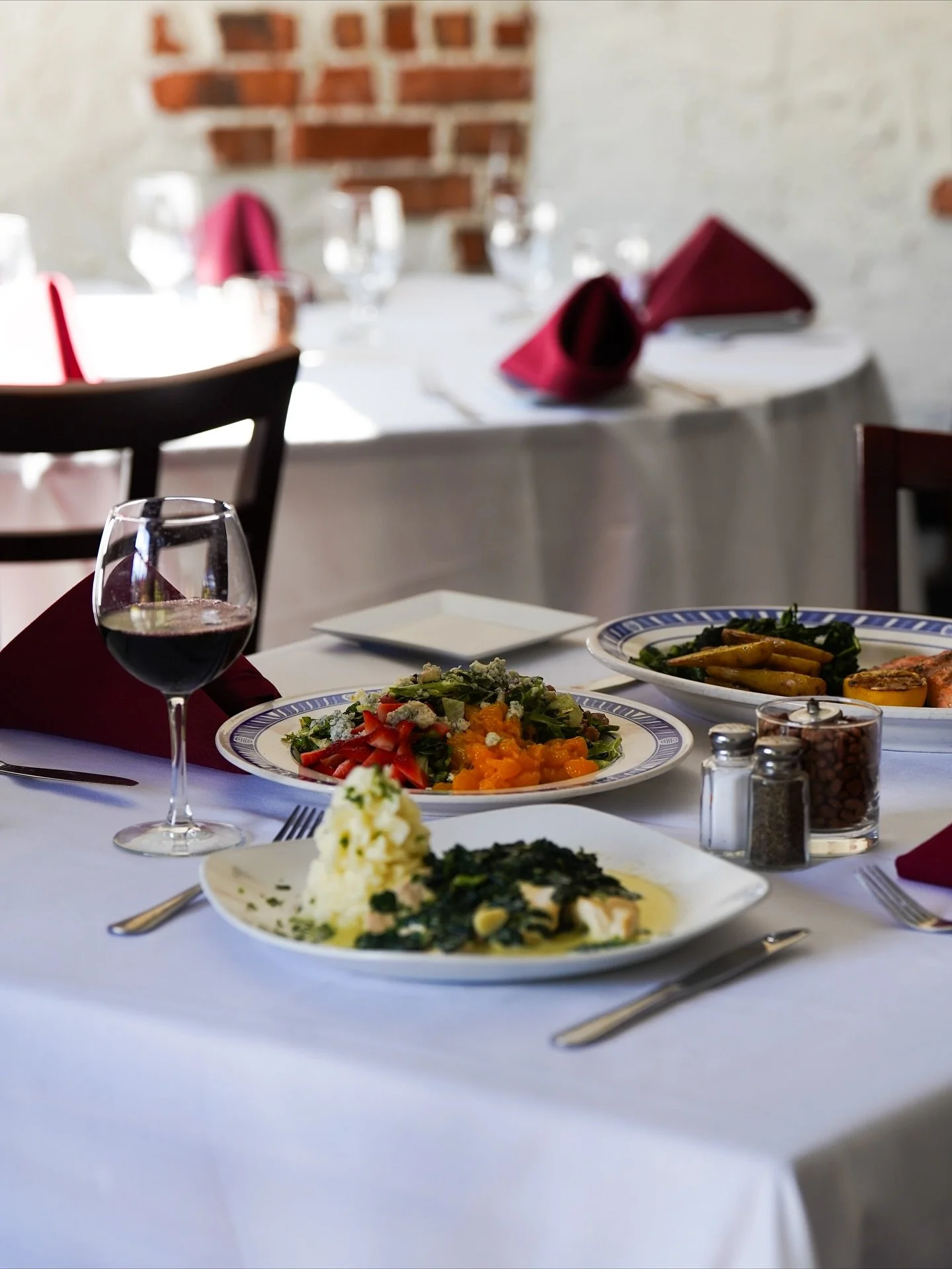 Dining and dishes at CENA 081