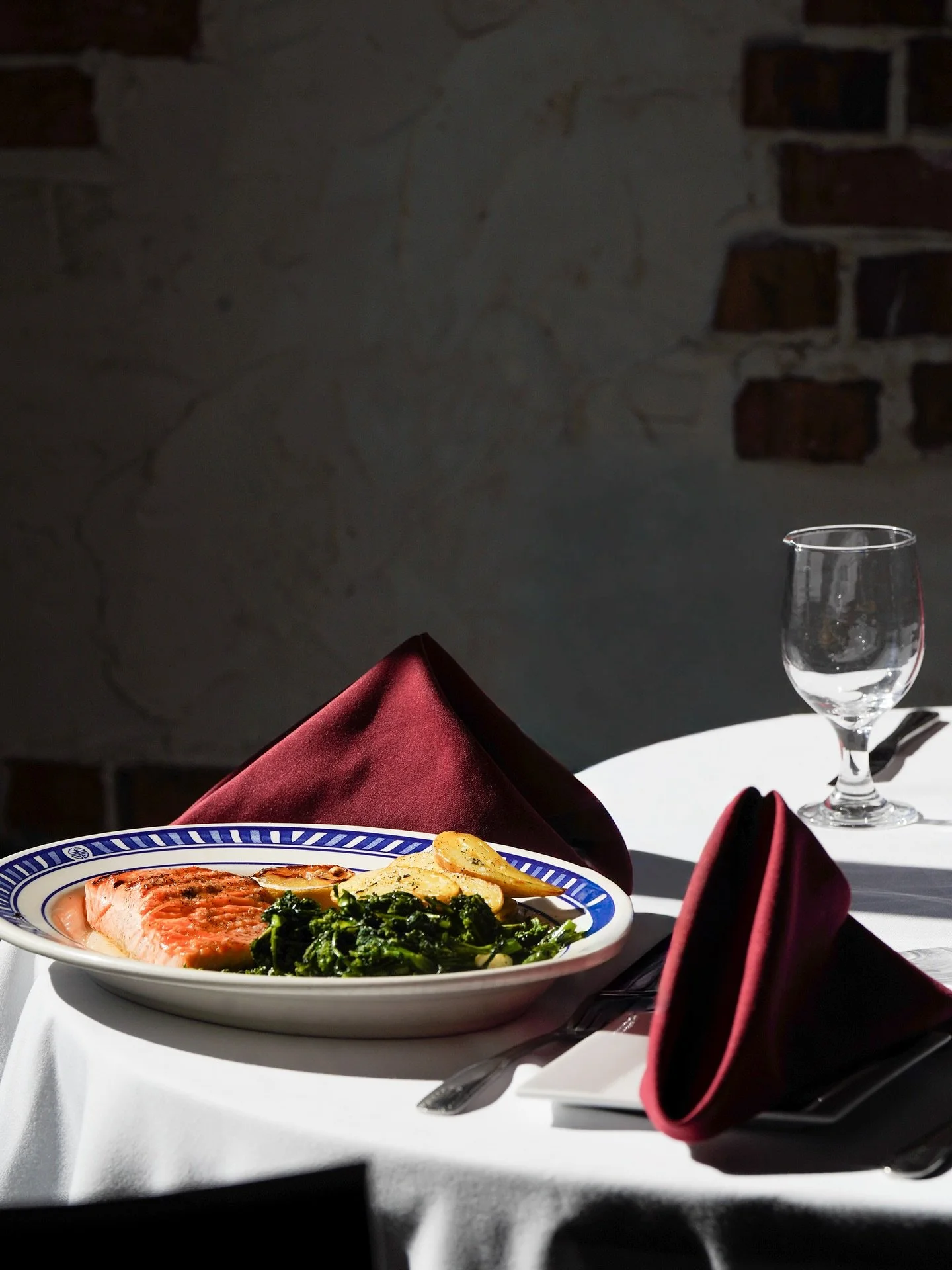 Dining and dishes at CENA 081