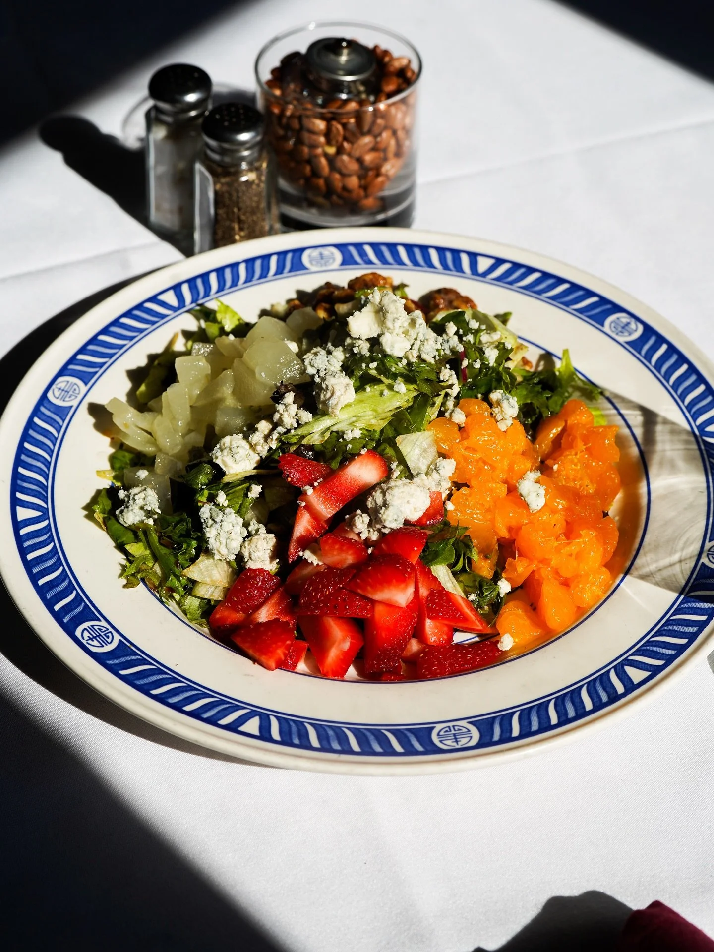 Dining and dishes at CENA 081